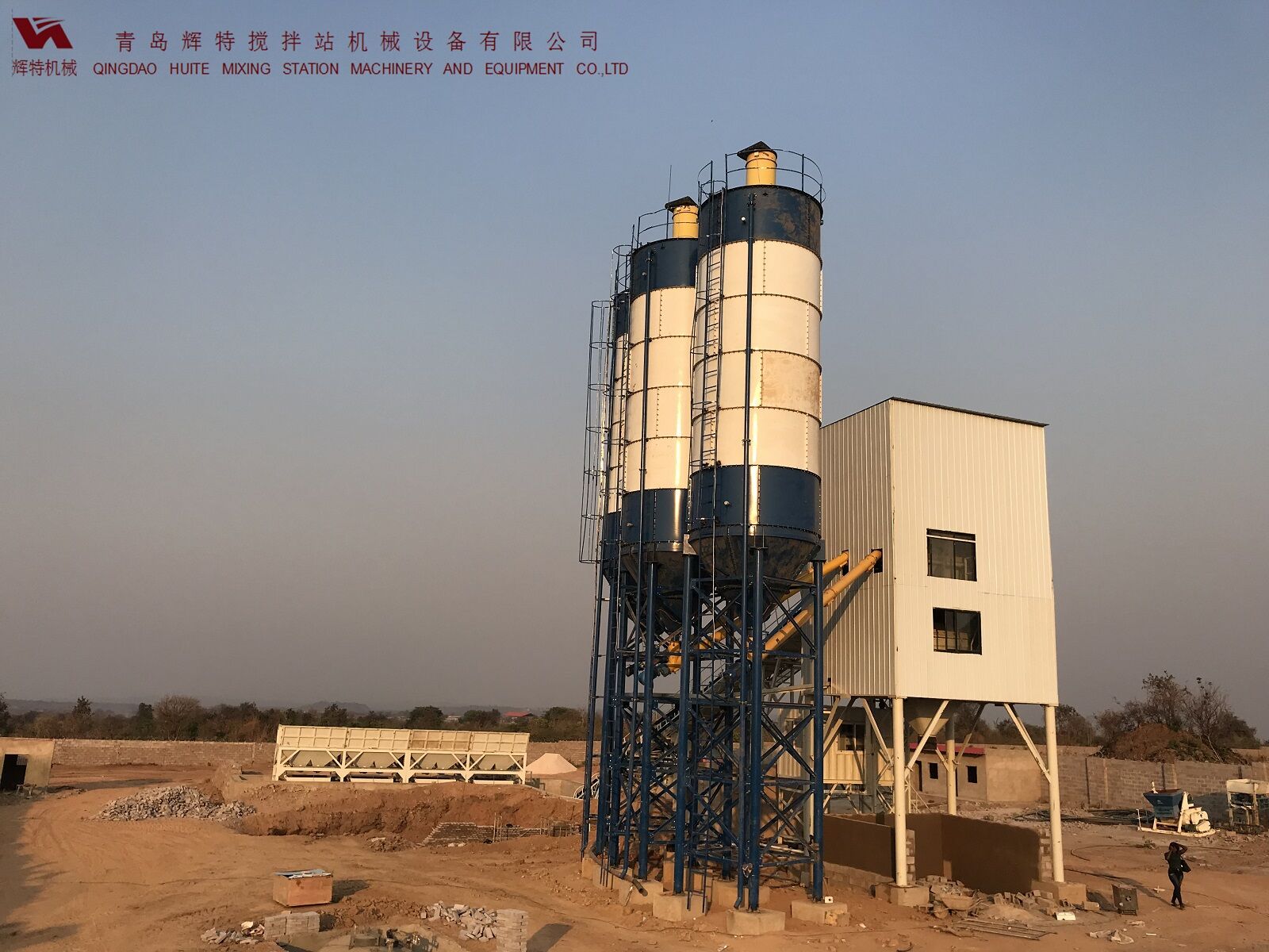 輝特混凝土攪拌站HZS120采用國內(nèi)外知名品牌，大大降低了設(shè)備故障率
